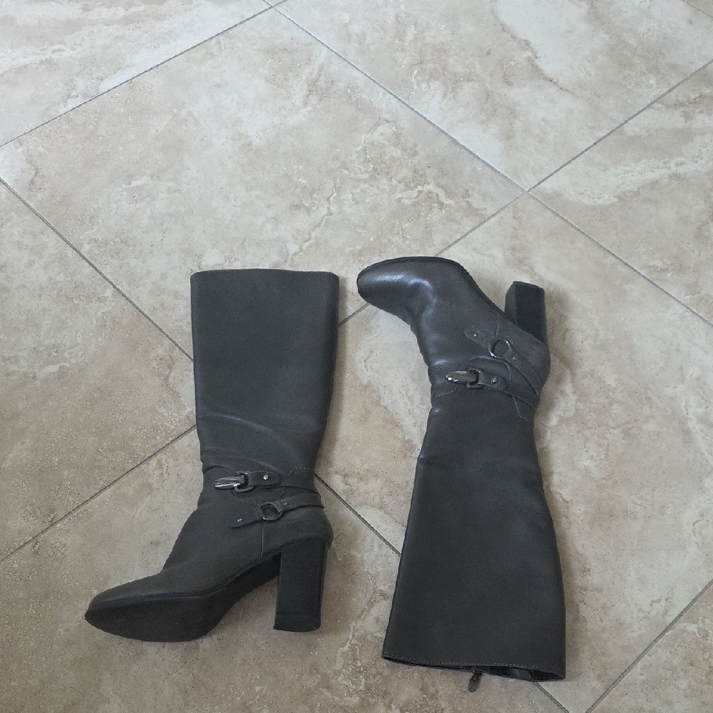 Elegant Gray Women's Boots